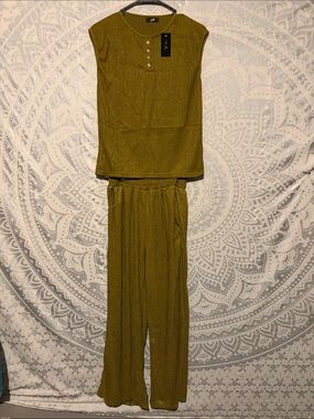 NWT JP Olive Green Crinkle 2 Piece Wide Leg Pant Set L/XL